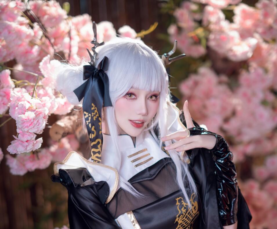 如月灰：御姐女王范儿的Cosplay女神